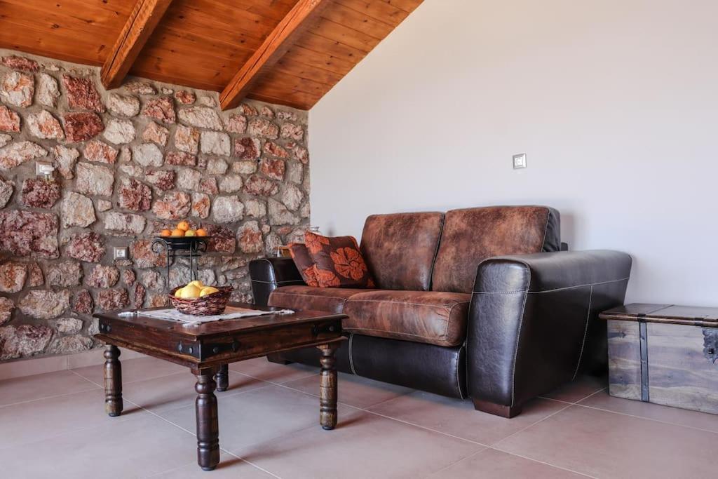 Petronas Land House 2 Villa Archangelos  Ngoại thất bức ảnh