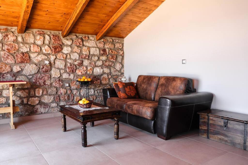 Petronas Land House 2 Villa Archangelos  Ngoại thất bức ảnh
