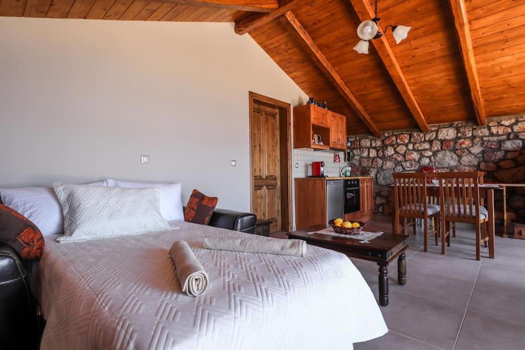 Petronas Land House 2 Villa Archangelos  Ngoại thất bức ảnh